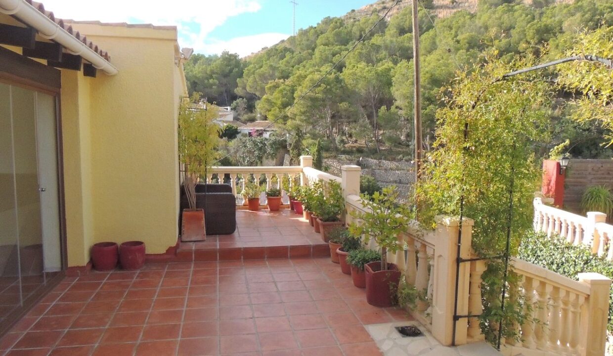 side-terrace-jpg